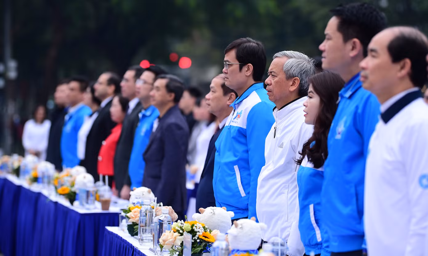 Tham gia lễ chào cờ "Tôi yêu Tổ quốc tôi" tại Hà Nội có lãnh đạo T.Ư Đoàn, T.Ư Hội LHTN Việt Nam và Bộ Y tế, cùng đông đảo đoàn viên, hội viên, thanh niên Thủ đô.