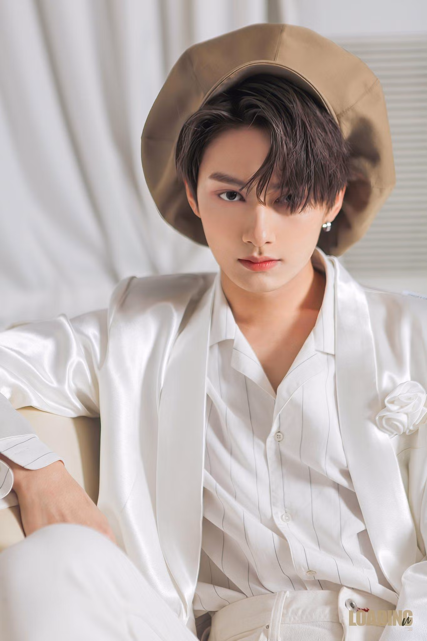 4. Jun (Văn Tuấn Huy) là thành viên của nhóm nhạc SEVENTEEN.