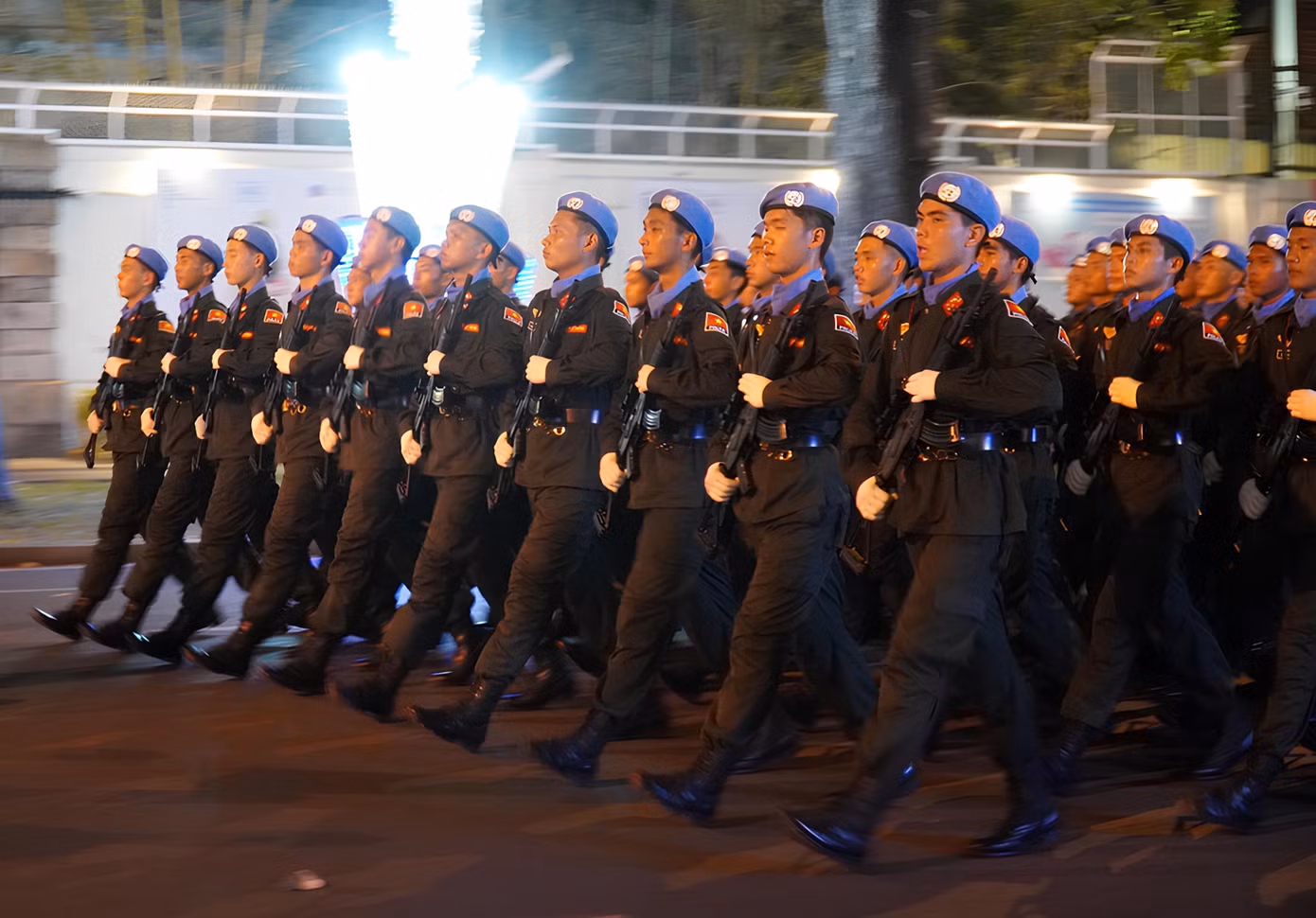 Những chiến sĩ trẻ tập luyện nghiêm túc, mang tới bầu không khí tự hào cho Đại lễ 30/4.