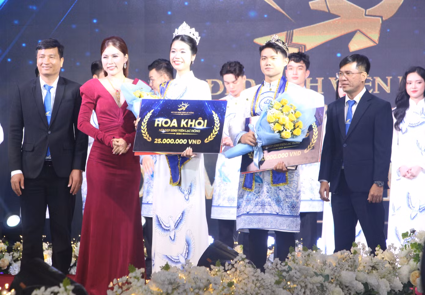 Hai thí sinh Hoa khôi và Nam vương