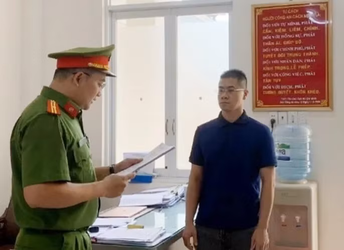 Cơ quan điều tra thực hiện lệnh bắt bị can Nguyễn Quốc Vy Liêm Cơ quan điều tra thực hiện lệnh bắt bị can Nguyễn Quốc Vy Liêm