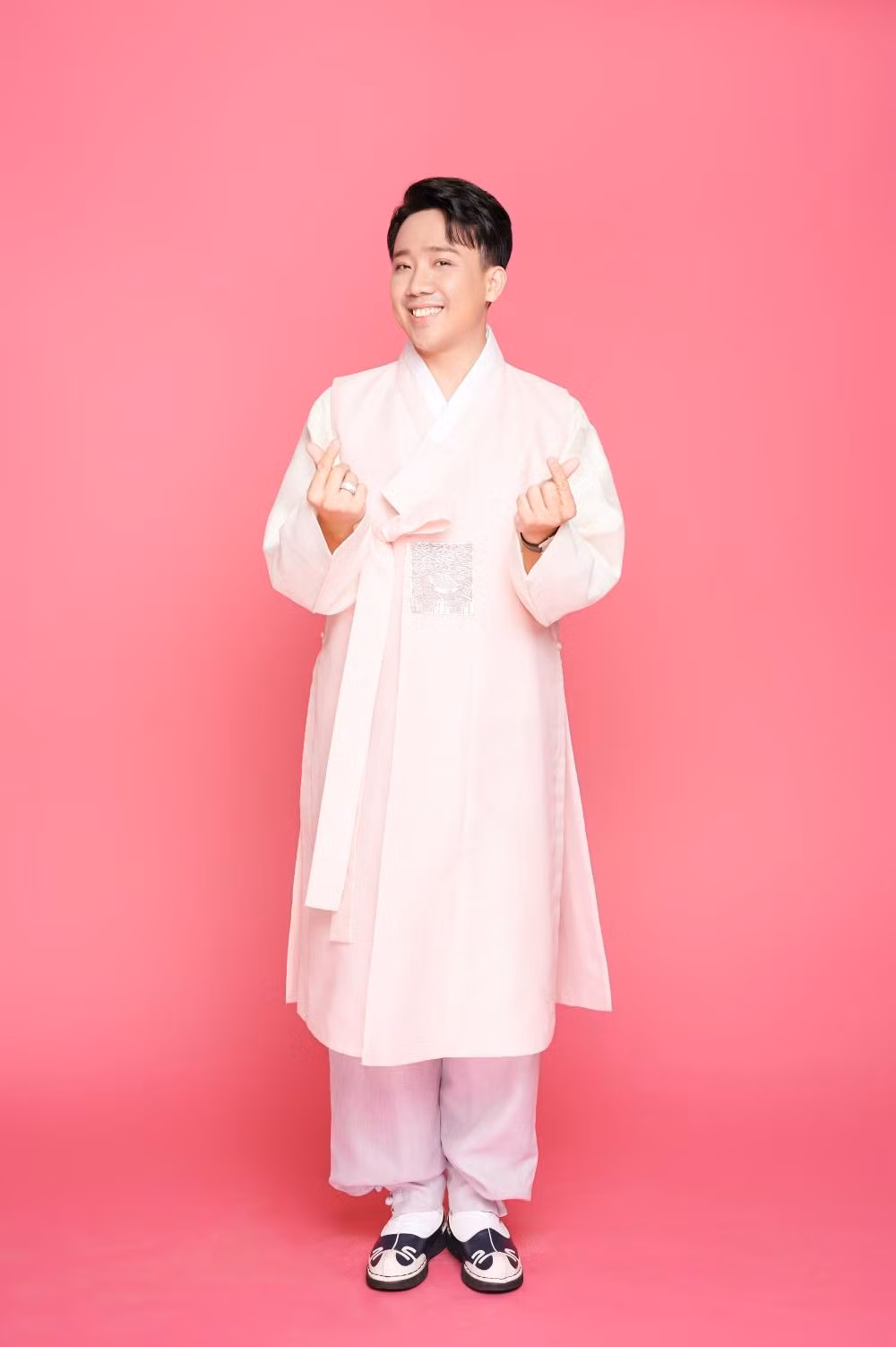 Hiện tại, nam danh hài rất bận rộn vì vừa quay phim vừa làm MC của các gameshow.