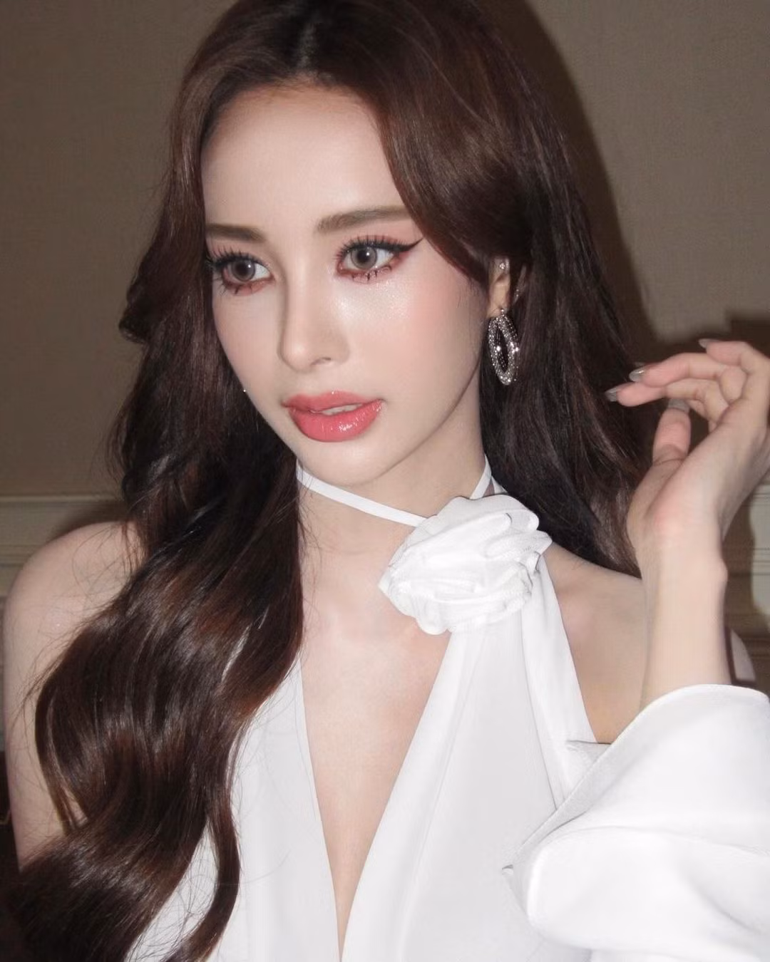 Thitaree Pongtonsaton cũng phát triển rất mạnh trên nền tảng YouTube. Cô có kênh với hơn 1,7 triệu người đăng ký.
