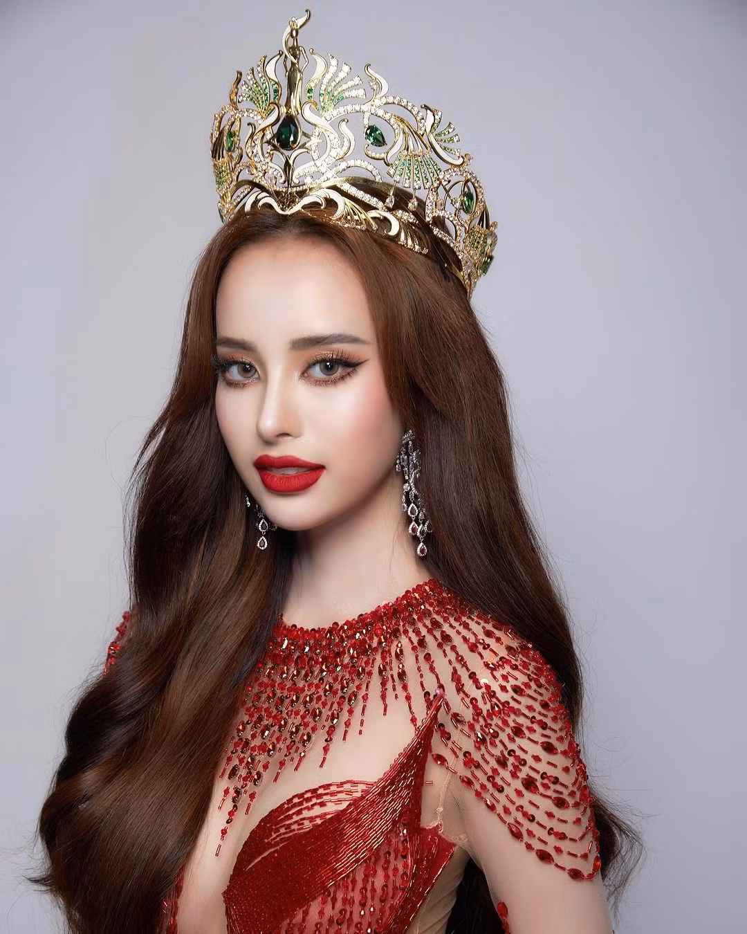 Người đẹp Thitaree Pongtonsaton đã giành chiến thắng tại cuộc thi Miss Grand Saraburi 2025. Cô giành quyền đại diện cho tỉnh Saraburi tại cuộc thi Hoa hậu Hòa bình Thái Lan 2025.