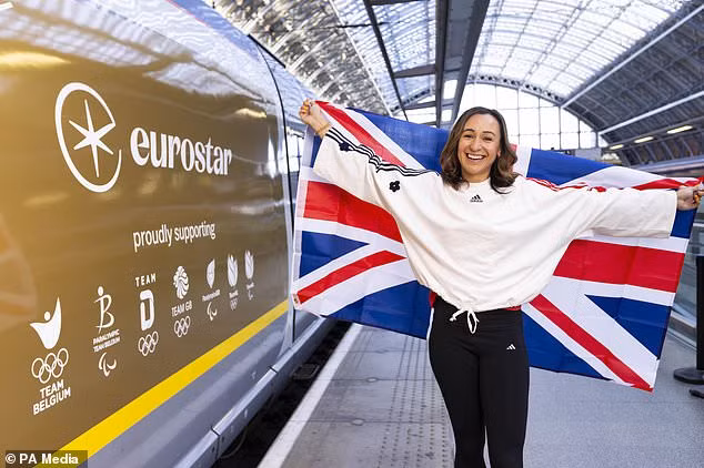 Dame Jessica Ennis-Hill là một trong những ngôi sao thể thao ra mắt đoàn tàu Eurostar vàng tại St Pancras International.