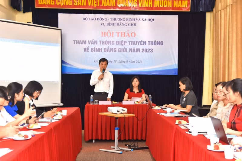 Ông Lê Khánh Lương - Vụ trưởng Vụ Bình đẳng giới phát biểu tại hội thảo