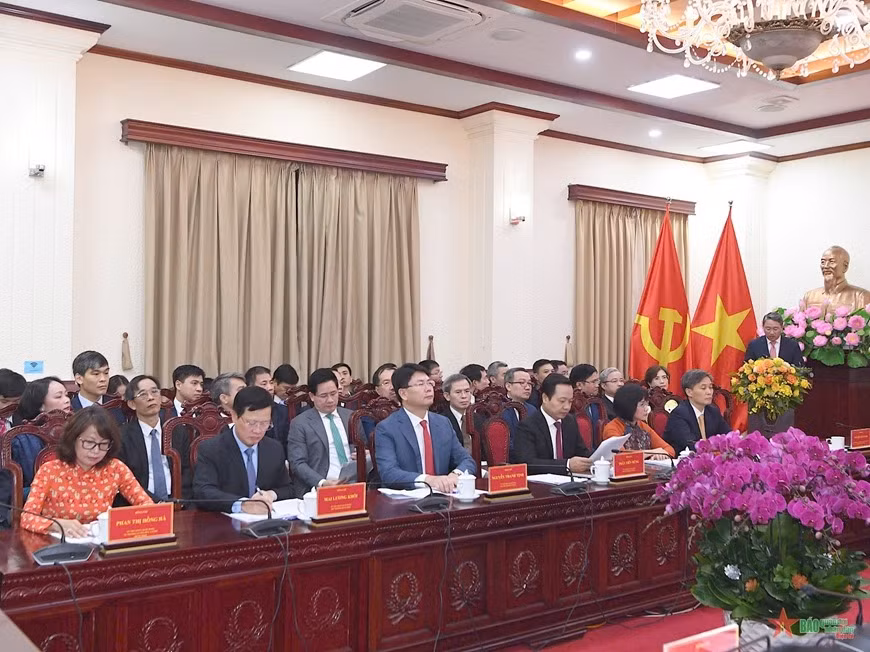 Các đại biểu tham dự buổi làm việc tại Bộ Tư pháp.