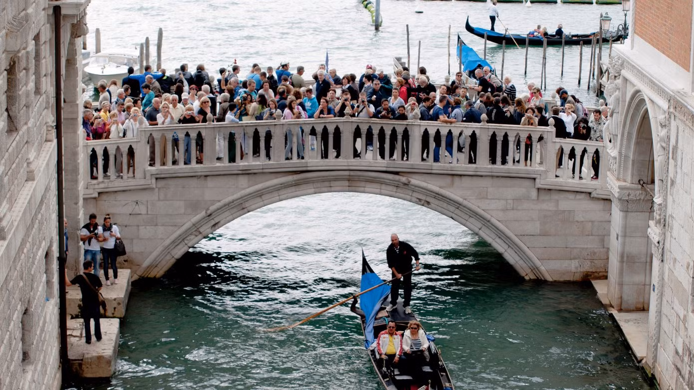 Rất đông khách du lịch đến Venice mỗi năm. Ảnh: iStock. Rất đông khách du lịch đến Venice mỗi năm. Ảnh: iStock.