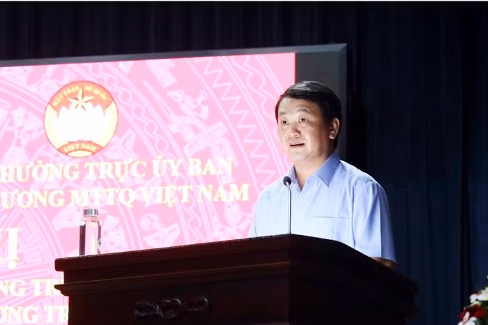 Bộ trưởng, Chủ nhiệm UBDT Hầu A Lềnh phát biểu khai mạc Hội nghị.