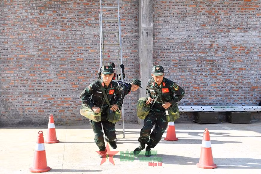 VĐV đội tuyển Việt Nam chạy tiếp sức. Ảnh: Báo Quân đội VĐV đội tuyển Việt Nam chạy tiếp sức. Ảnh: Báo Quân đội