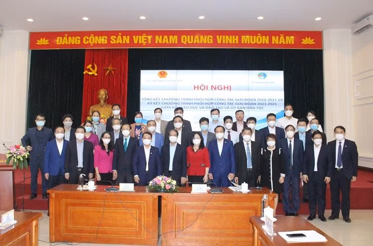 Các đại biểu tham dự Lễ ký kết. Các đại biểu tham dự Lễ ký kết.