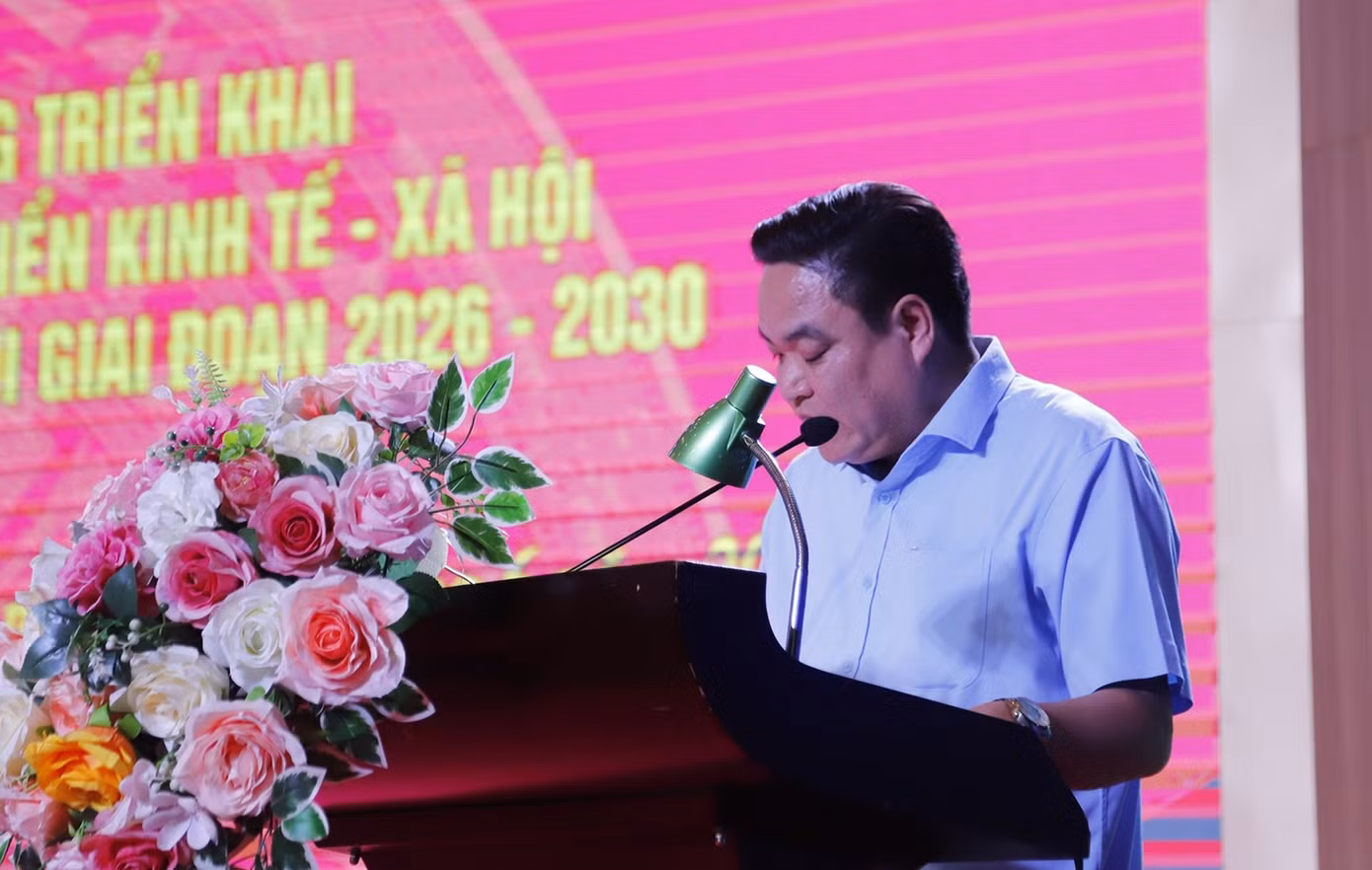 Ông Hoàng Văn Tuyên - Vụ trưởng Vụ Chính sách, Ủy ban Dân tộc phát biểu tại Hội thảo