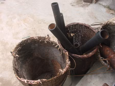 Ống lồ ô, ống tre làm phương tiện cất giữ hạt giống, thuốc