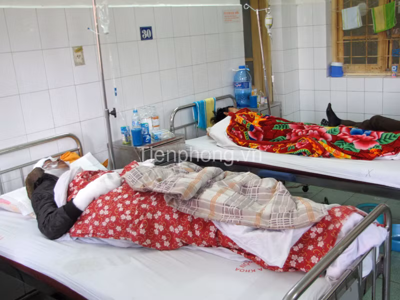 Nạn nhân Hưng được điều trị tại khoa Bỏng, Bệnh viện đa khoa Xanh Pôn. Ảnh: Tuấn Nguyễn