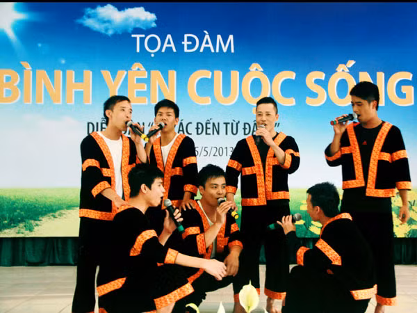 Nhiều tiết mục văn nghệ đặc sắc đã được các phạm nhân thể hiện