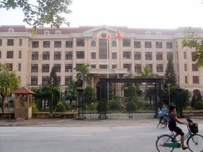 Cũng theo ông Tuấn, việc Nam Định không nhận bằng tại chức là nghị quyết 08 của Ban chấp hành Đảng Bộ tỉnh Nam Định từ khóa 17, đến nay đã áp dụng được gần 10 năm