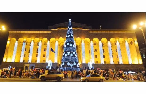 Không khí đón năm mới 2013 trước tòa nhà quốc hội của Georgia