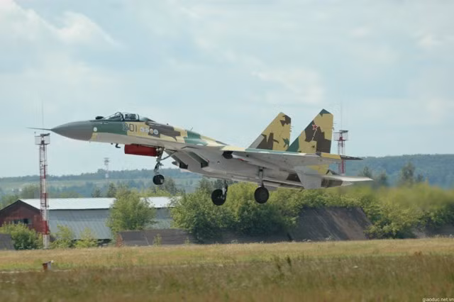 Tiêm kích Su - 35, một trong những thành tố xuất khẩu hàng đầu của Nga