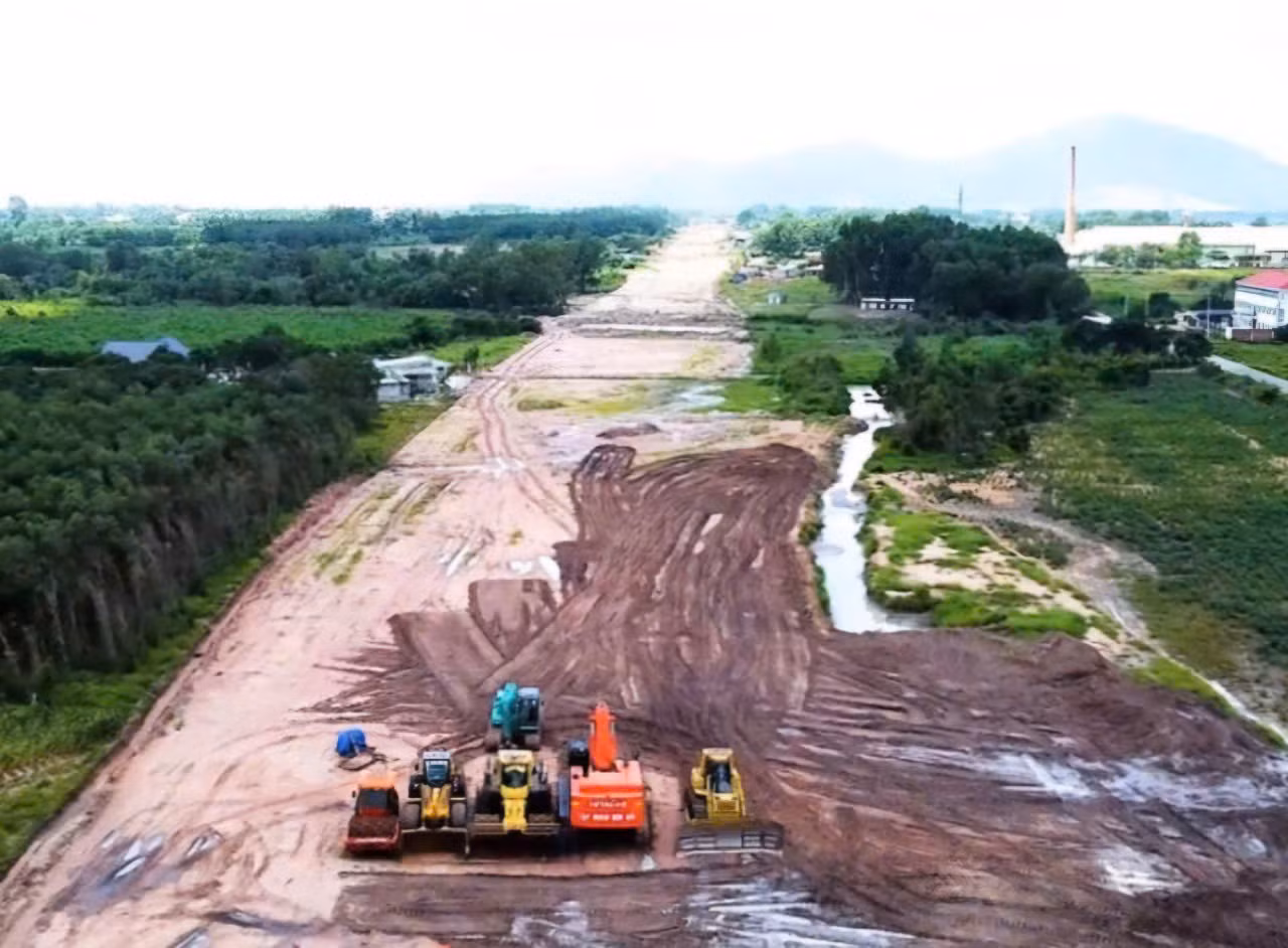 Một đoạn cao tốc Biên Hòa - Vũng Tàu qua huyện Long Thành đang thi công Một đoạn cao tốc Biên Hòa - Vũng Tàu qua huyện Long Thành đang thi công