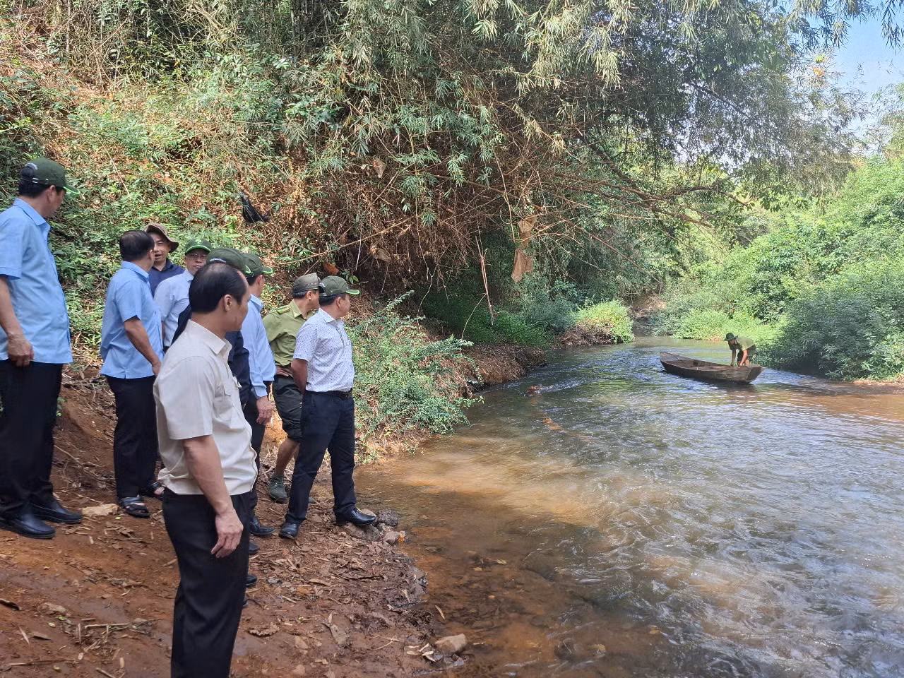 Sông Mã Đà ranh giới giữa 2 tỉnh Đồng Nai - Bình Phước Sông Mã Đà ranh giới giữa 2 tỉnh Đồng Nai - Bình Phước