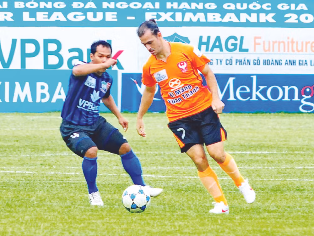Ứng viên Quả bóng vàng 2011 Huỳnh Kesley tiếp tục nhả đạn giúp Sài Gòn FC chiến thắng Ảnh: Tường Vũ 