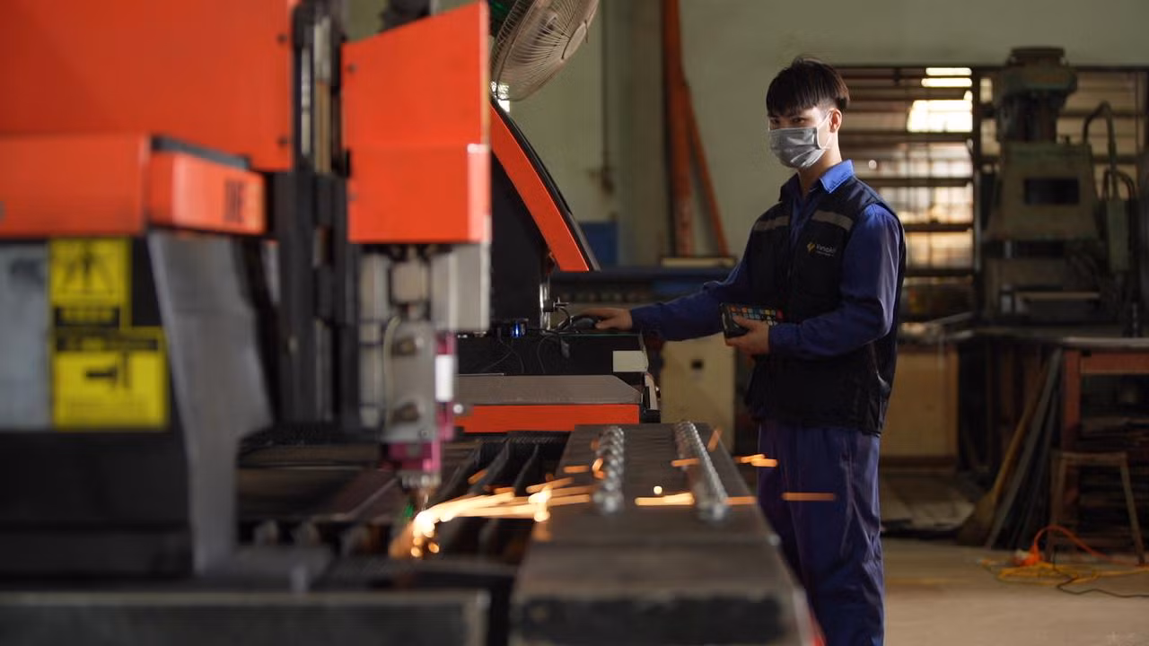 Nhà máy inox Vinakit với công nghệ sản xuất hiện đại CNC Nhà máy inox Vinakit với công nghệ sản xuất hiện đại CNC