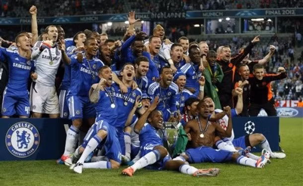 ... và mang chiếc cúp Champions League đầu tiên trong lịch sử về cho Chelsea