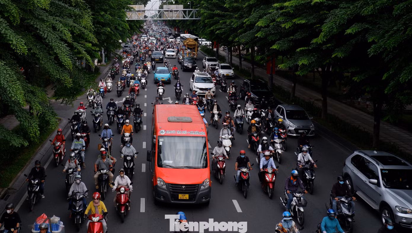 Khu vực đường Hoàng Văn Thụ, quận Tân Bình. Một trong những tuyến đường cửa ngõ dẫn vào sân bay Tân Sơn Nhất. Ảnh: H.H