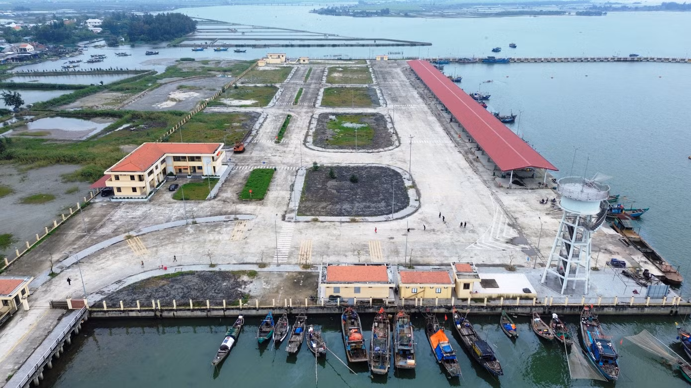 Năm 2019, dự án cảng cá Thuận An kết hợp khu neo đậu tránh trú bão do Sở Nông nghiệp & Phát triển nông thôn tỉnh TT-Huế (nay là Sở Nông nghiệp và Môi trường TP Huế) làm chủ đầu tư được khởi công xây dựng, với tổng vốn đầu tư 220 tỷ đồng từ nguồn bồi thường của Công ty TNHH Gang thép Hưng Nghiệp Formosa Hà Tĩnh liên quan sự cố môi trường biển miền Trung. Năm 2019, dự án cảng cá Thuận An kết hợp khu neo đậu tránh trú bão do Sở Nông nghiệp & Phát triển nông thôn tỉnh TT-Huế (nay là Sở Nông nghiệp và Môi trường TP Huế) làm chủ đầu tư được khởi công xây dựng, với tổng vốn đầu tư 220 tỷ đồng từ nguồn bồi thường của Công ty TNHH Gang thép Hưng Nghiệp Formosa Hà Tĩnh liên quan sự cố môi trường biển miền Trung.