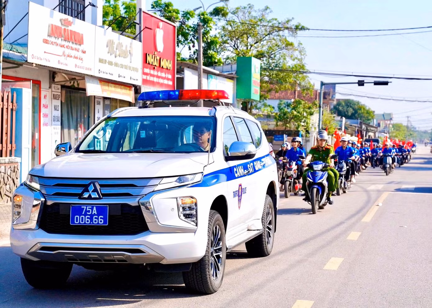 Tuần hành tuyên truyền về an toàn giao thông. Tuần hành tuyên truyền về an toàn giao thông.
