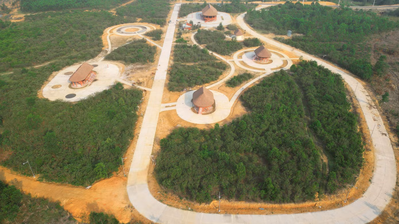 Khởi công tháng 5/2023, dự án Làng văn hóa giai đoạn 1 có giá trị đầu tư 21 tỷ đồng từ nguồn vốn Chương trình mục tiêu quốc gia phát triển kinh tế xã hội vùng đồng bào dân tộc thiểu số và miền núi giai đoạn 2021-2030.