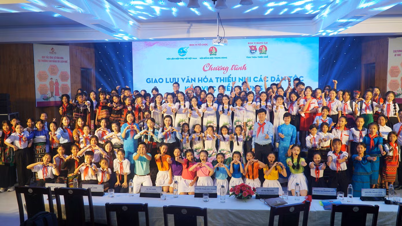 Chương trình có sự tham gia của hơn 200 thiếu nhi đến từ 6 tỉnh khu vực miền Trung.