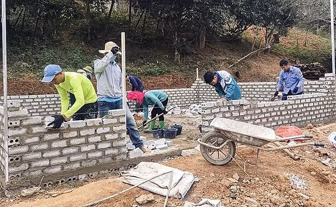 Hỗ trợ xây nhà cho người nghèo