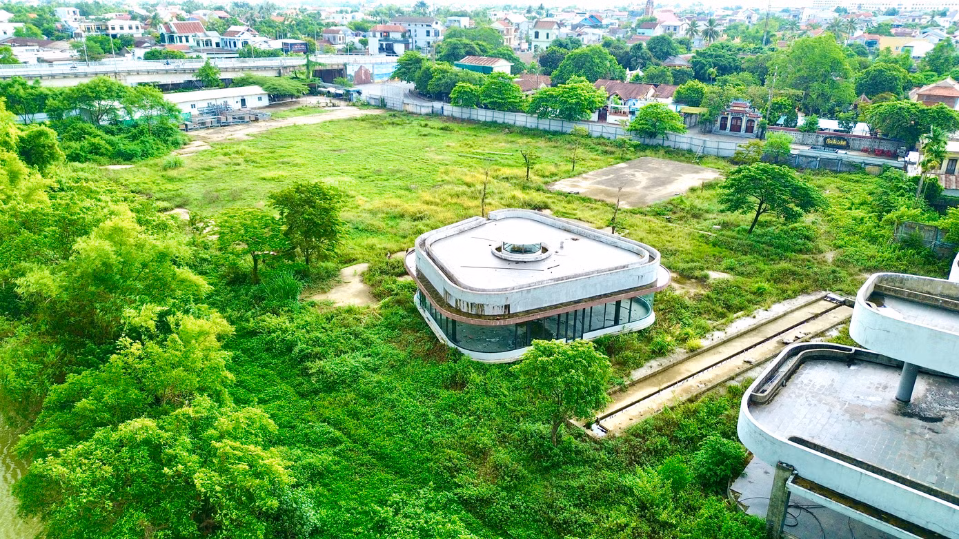 Thành phố yêu cầu Sở Tài nguyên và Môi trường (nay là Sở Nông nghiệp và Môi trường), Sở Xây dựng theo dõi, đôn đốc tiến độ thực hiện.