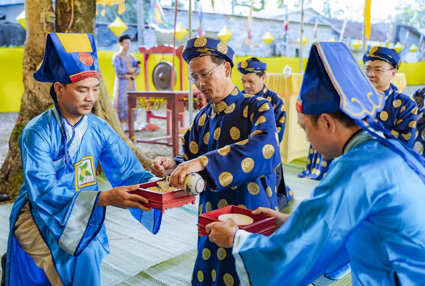 Theo ban tổ chức, lễ tế thể hiện đạo lý, nghĩa cử, truyền thống tốt đẹp của người dân Việt Nam với đồng bào đã khuất; đề cao những giá trị nhân văn, gắn kết giữa con người với thế giới tự nhiên, tưởng nhớ những người đã ngã xuống trong sự kiện thất thủ kinh đô Huế năm 1885. (Ảnh: Đình Hoàng)