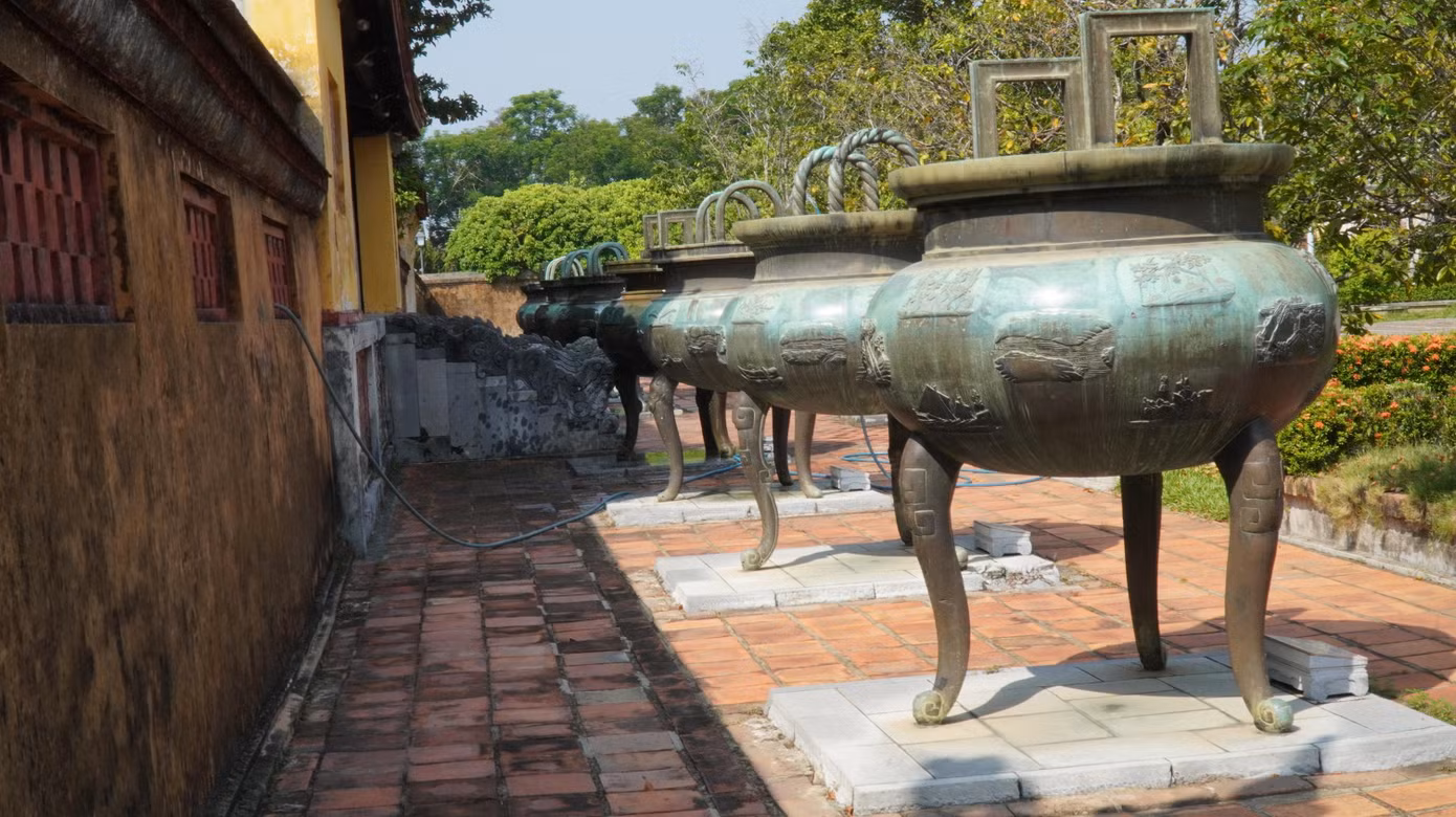 Cửu đỉnh được công nhận Bảo vật quốc gia năm 2012. Trung tâm Bảo tồn Di tích Cố đô Huế hiện hoàn thành xây dựng hồ sơ gửi Bộ VH-TT&amp;DL xem xét cho ý kiến trước khi đệ trình UNESCO công nhận Cửu đỉnh là "Di sản Tư liệu thế giới".