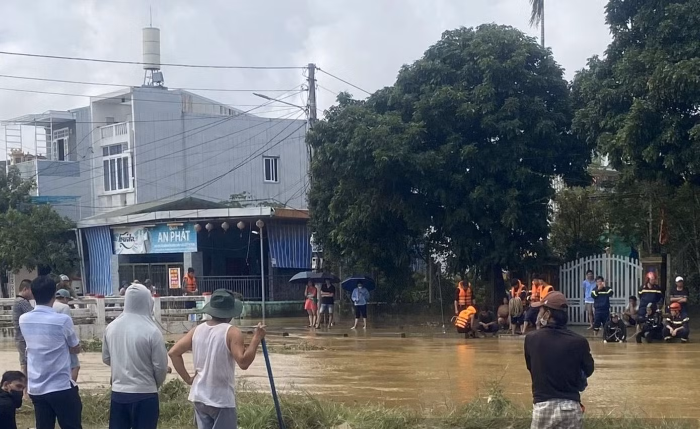 Đoạn sông Phổ Lợi nơi cháu N. rơi xuống nước mất tích. (Ảnh: H.Đ.D) Đoạn sông Phổ Lợi nơi cháu N. rơi xuống nước mất tích. (Ảnh: H.Đ.D)