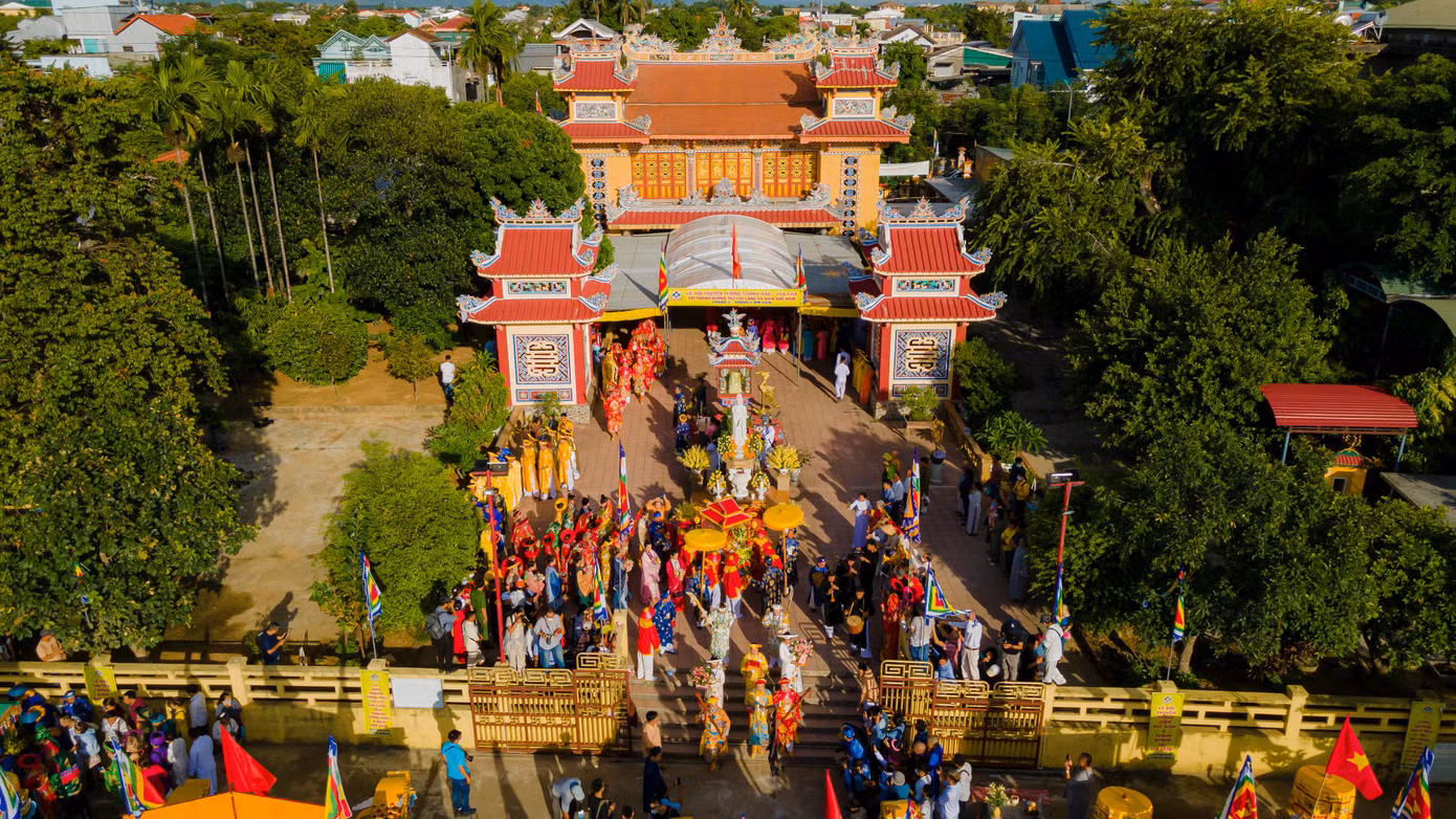 Lễ hội điện Huệ Nam còn được xem là một carnival dân gian độc đáo của vùng đất Cố đô Huế.