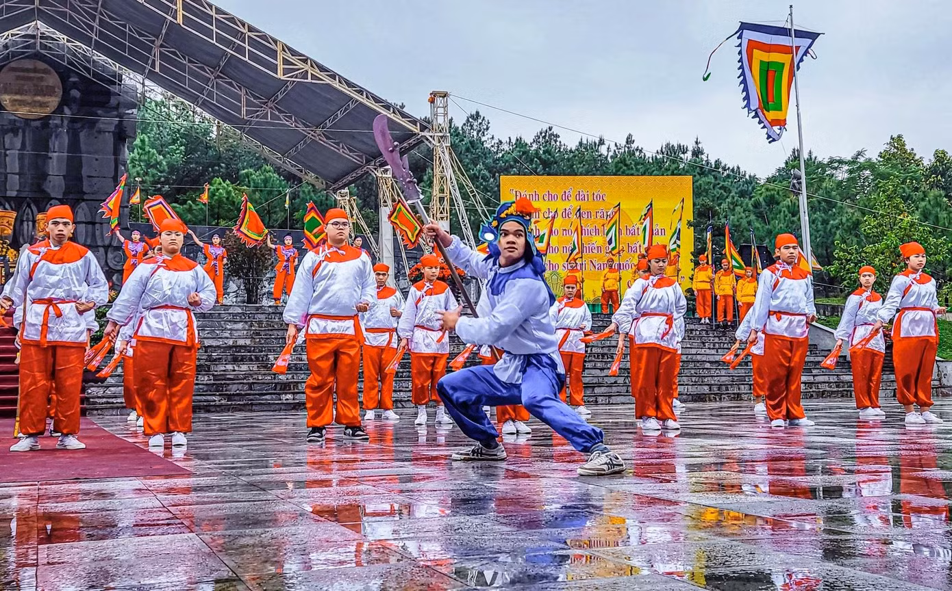 Chỉ trong vòng 5 ngày tổng tấn công đầu xuân tết Kỷ Dậu (25 đến 30/1/1789), các đạo quân Tây Sơn đã chiến đấu dũng cảm đánh bại quân xâm lược nhà Thanh. Với lối đánh tiến công thần tốc, bất ngờ, táo bạo và mãnh liệt, vua Quang Trung đã đại phá quân Thanh, giữ vững nền độc lập và chủ quyền của quốc gia dân tộc. Ảnh: Xuân Đạt