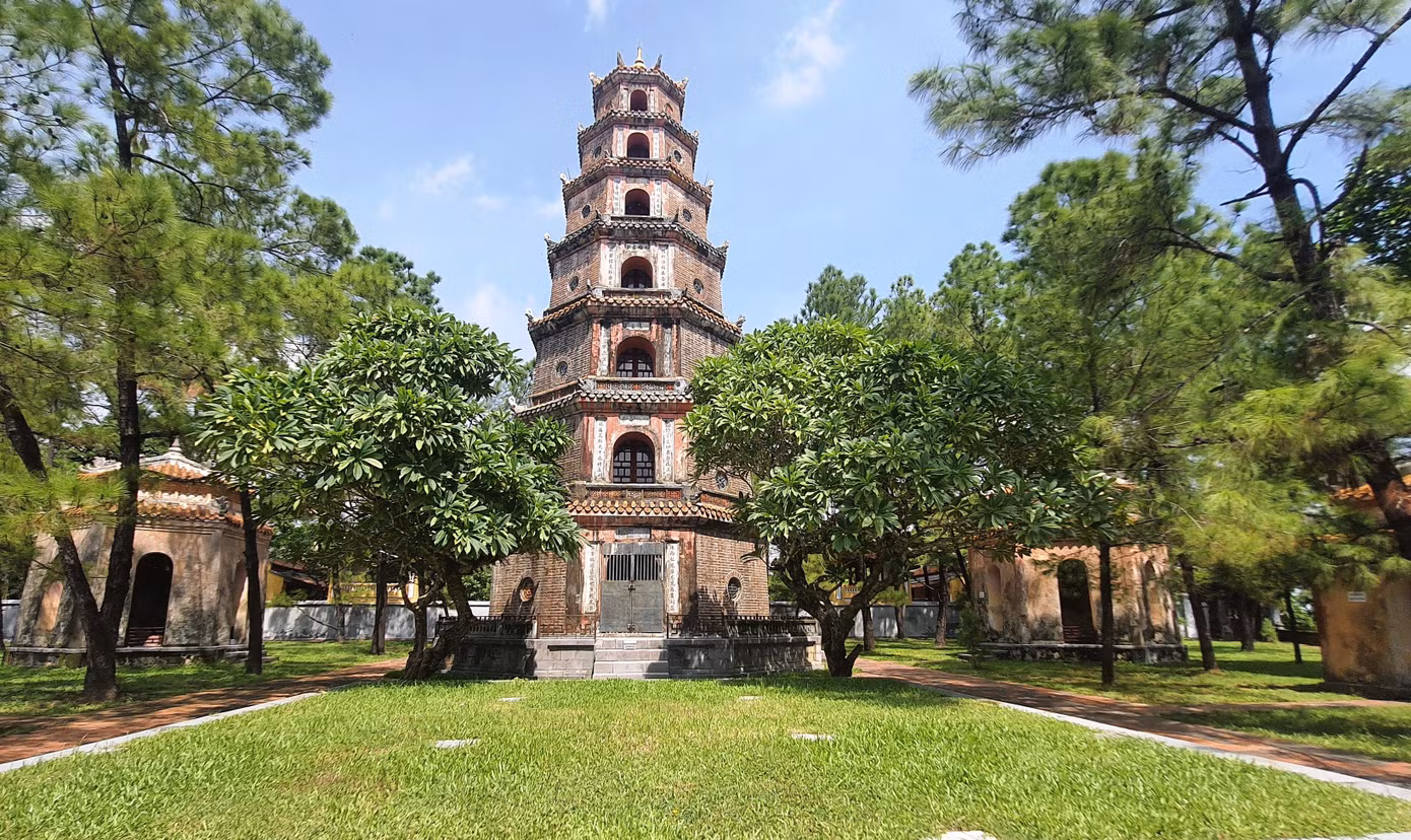 Tháp Phước Duyên, hình ảnh mang tính biểu tượng về ngôi chùa nổi tiếng xứ Huế Tháp Phước Duyên, hình ảnh mang tính biểu tượng về ngôi chùa nổi tiếng xứ Huế