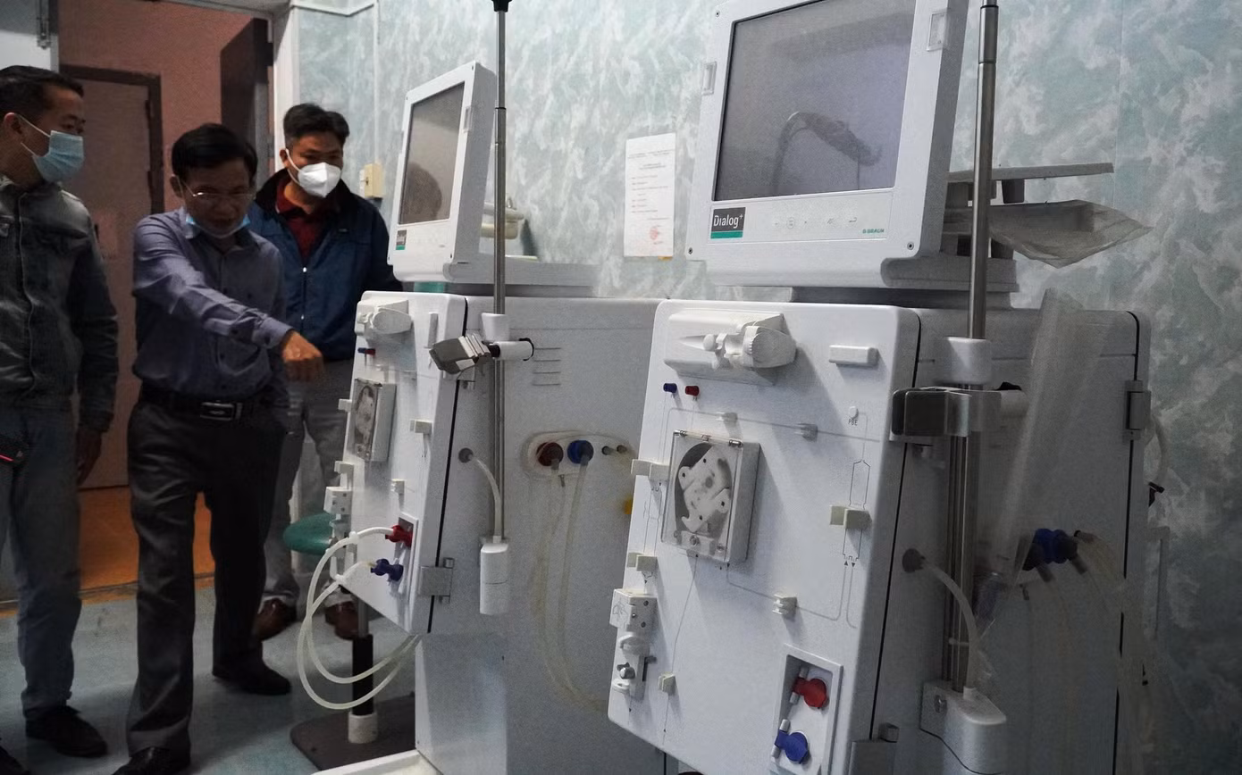 Không ai dám chắc, 2 máy chạy thận sau nhiều năm cất kho liệu có còn bảo đảm chức năng sử dụng cho mục đích khám chữa bệnh Không ai dám chắc, 2 máy chạy thận sau nhiều năm cất kho liệu có còn bảo đảm chức năng sử dụng cho mục đích khám chữa bệnh