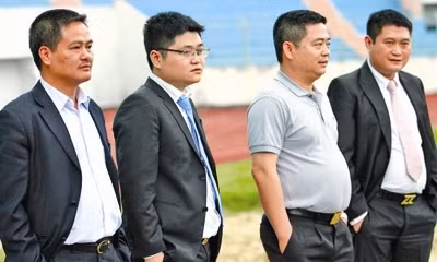 Anh em bầu Thuỵ (bìa phải) và bầu Thuỷ (thứ hai bên trái) quyết định gửi công văn chính thức từ bỏ cuộc chơi V.League