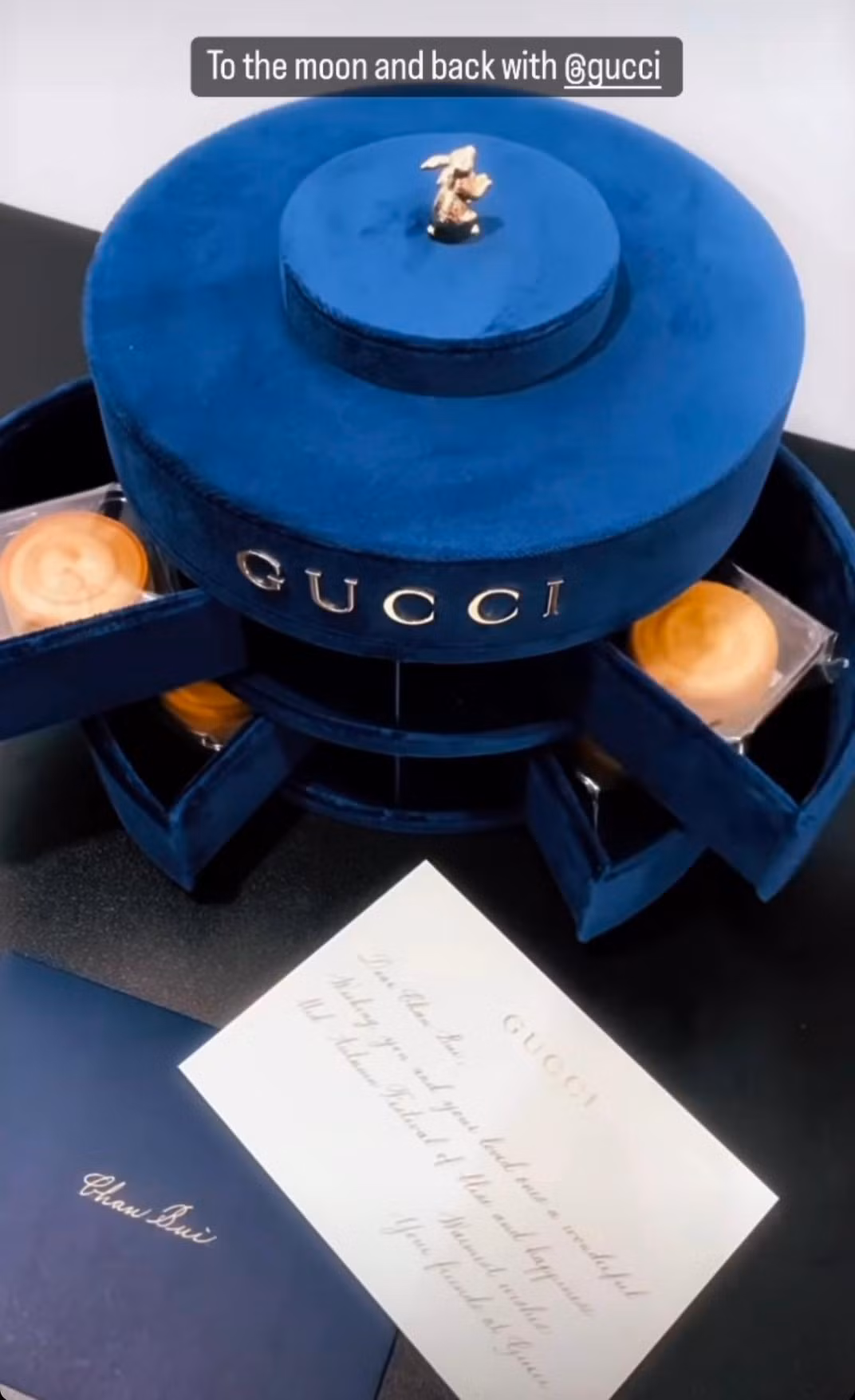 Thiết kế hộp bánh sang trọng đến từ Gucci. Ảnh: Instagram Châu Bùi Thiết kế hộp bánh sang trọng đến từ Gucci. Ảnh: Instagram Châu Bùi