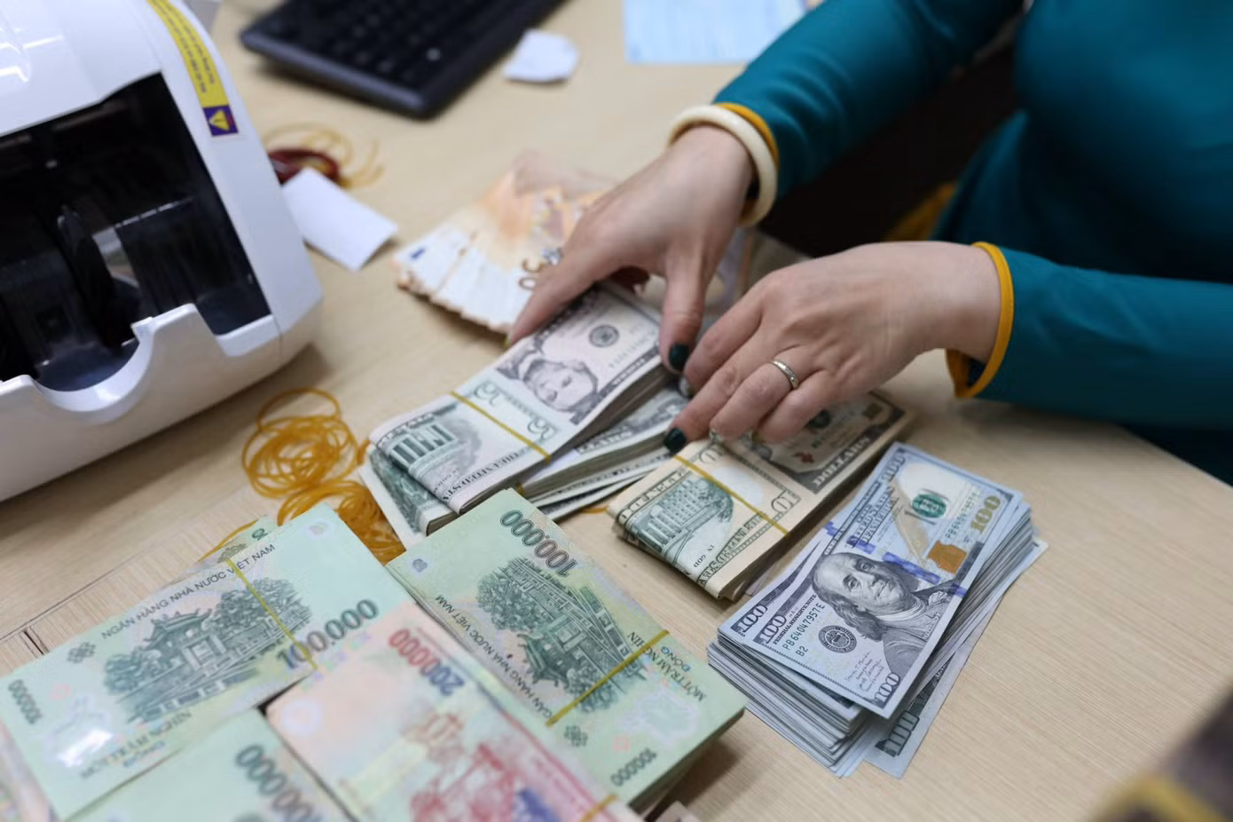 Ngân hàng bị rút tiền hàng loạt có thể được vay “đặc biệt” với lãi suất 0%? (ảnh: Như Ý). Ngân hàng bị rút tiền hàng loạt có thể được vay “đặc biệt” với lãi suất 0%? (ảnh: Như Ý).