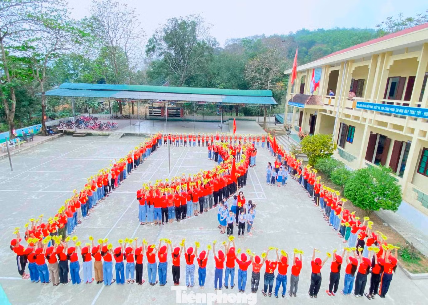 "Thời gian tới, các cơ sở Đoàn sẽ tiếp tục đẩy mạnh những hoạt động tuyên truyền phòng chống ma túy, phát huy vai trò của thanh niên trong tham gia bảo tồn gìn giữ, phát huy truyền thống văn hóa các dân tộc, đặc biệt là dân tộc ít người Ơ Đu", anh Lữ Xuân Hà - Bí thư Huyện Đoàn Tương Dương cho biết.