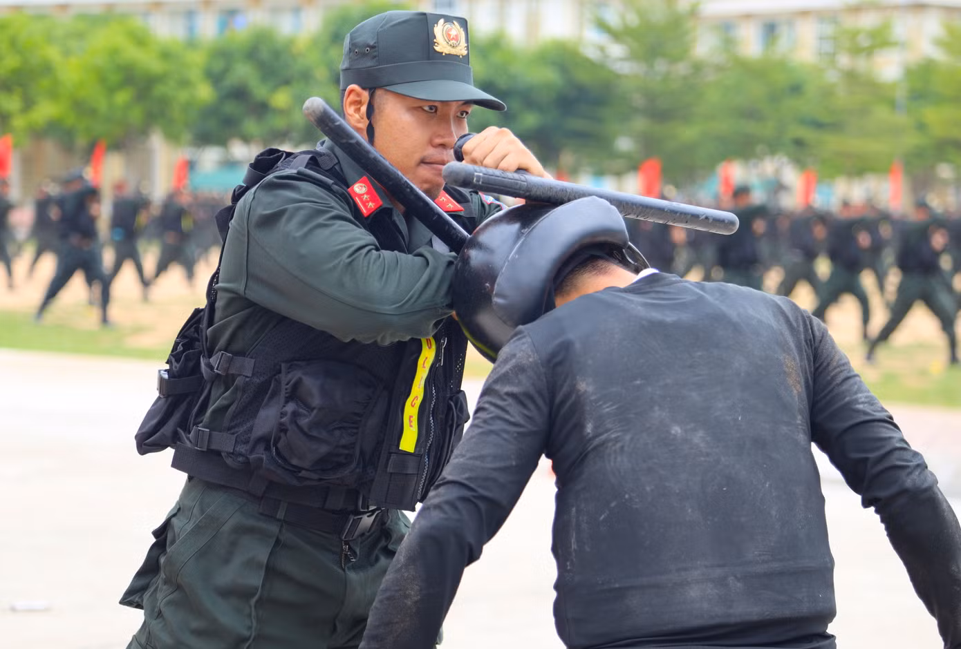 Biểu diễn võ thuật qua các tình huống giả định.