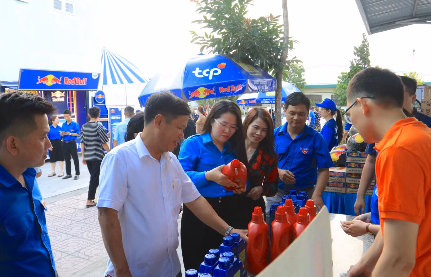 Đây là hoạt động thiết thực nhằm hưởng ứng Tháng Công nhân năm 2024; hướng tới chào mừng Đại hội đại biểu Hội Liên hiệp Thanh niên Việt Nam tỉnh Nghệ An lần thứ VII, tiến tới đại hội đại biểu toàn quốc Hội Liên hiệp Thanh niên Việt Nam lần thứ IX nhiệm kỳ 2024-2029 và kỷ niệm 28 năm ngày thành lập Đảng bộ và Đoàn khối Doanh nghiệp tỉnh Nghệ An (3/10/1996 - 3/10/2024). Đây là hoạt động thiết thực nhằm hưởng ứng Tháng Công nhân năm 2024; hướng tới chào mừng Đại hội đại biểu Hội Liên hiệp Thanh niên Việt Nam tỉnh Nghệ An lần thứ VII, tiến tới đại hội đại biểu toàn quốc Hội Liên hiệp Thanh niên Việt Nam lần thứ IX nhiệm kỳ 2024-2029 và kỷ niệm 28 năm ngày thành lập Đảng bộ và Đoàn khối Doanh nghiệp tỉnh Nghệ An (3/10/1996 - 3/10/2024).