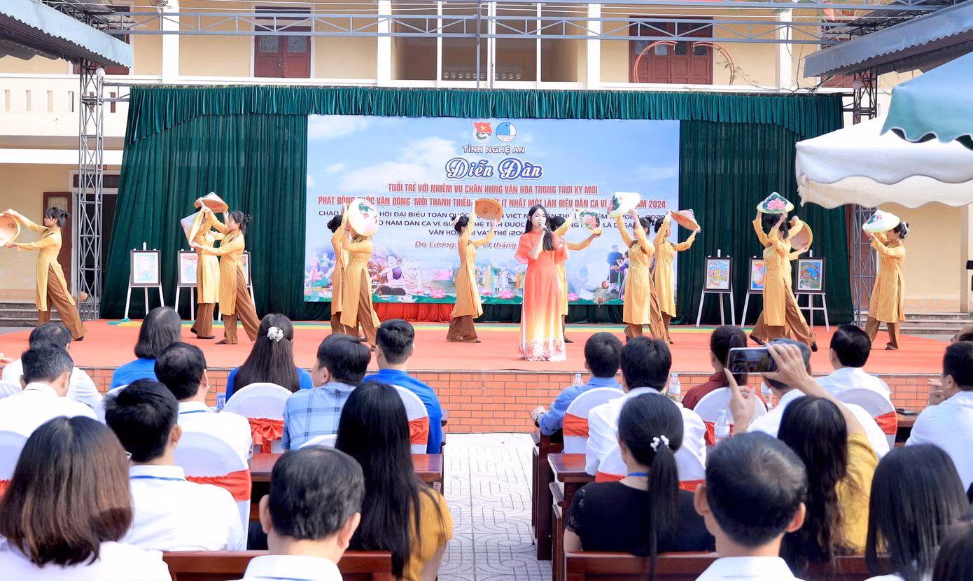 Nhân kỷ niệm 10 năm di sản dân ca Ví, Giặm Nghệ Tĩnh được UNESCO vinh danh công nhận là di sản phi vật thể đại diện của nhân loại, ngày 14/11 Ban Thường vụ Tỉnh Đoàn Nghệ An tổ chức Diễn đàn “Tuổi trẻ với nhiệm vụ chấn hưng văn hóa trong thời kỳ mới” chủ đề “Thanh thiếu nhi Nghệ An với dân ca Ví, Giặm Nghệ Tĩnh” tại trường THPT Đô Lương 3 (huyện Đô Lương, Nghệ An).