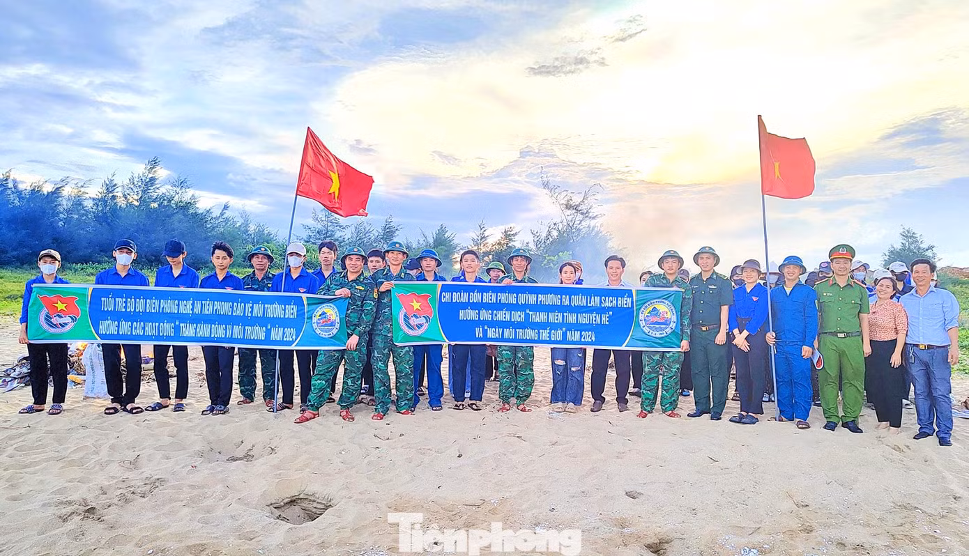 Đoàn thanh niên xã Quỳnh Liên (thị xã Hoàng Mai, Nghệ An) vừa tổ chức Lễ phát động chiến dịch thanh niên tình nguyện Hè năm 2024, ra quân vệ sinh môi trường biển, hưởng ứng ngày môi trường thế giới, hưởng ứng tháng hành động vì môi trường năm 2024.