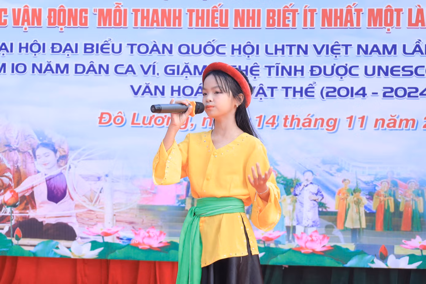 Những làn điệu dân ca Ví, Giặm được các bạn trẻ thể hiện tại chương trình.